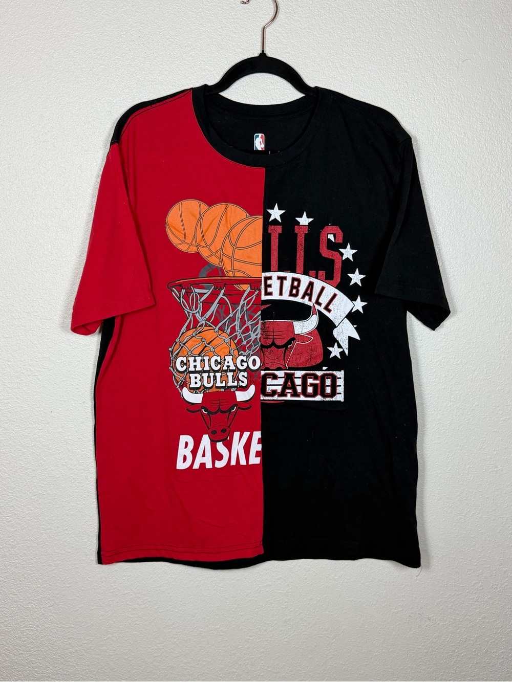 NBA Chicago Bulls Split Color Graphic Tee Shirt Black/Red L Sporty Streetwear